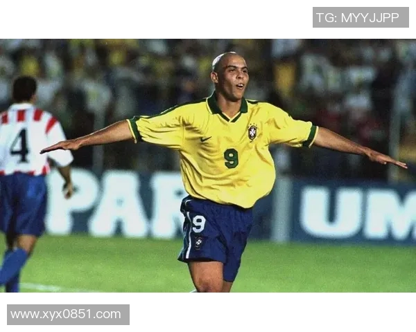 近代世界级足球明星的传奇故事与影响力分析